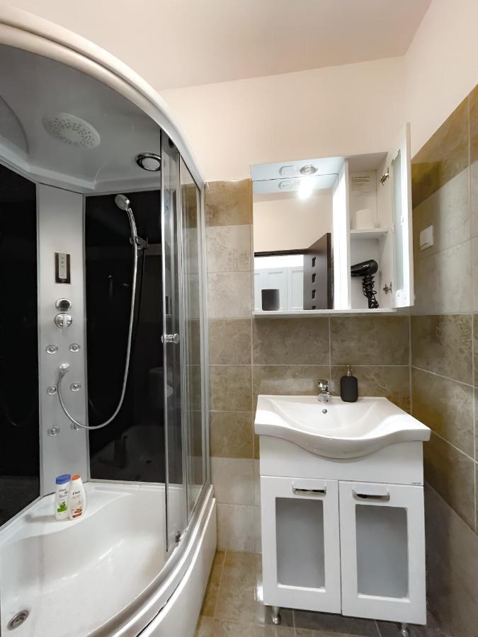 Ferienwohnung Cool Flat In The Heart Of Bucharest'S Fun And History Exterior foto